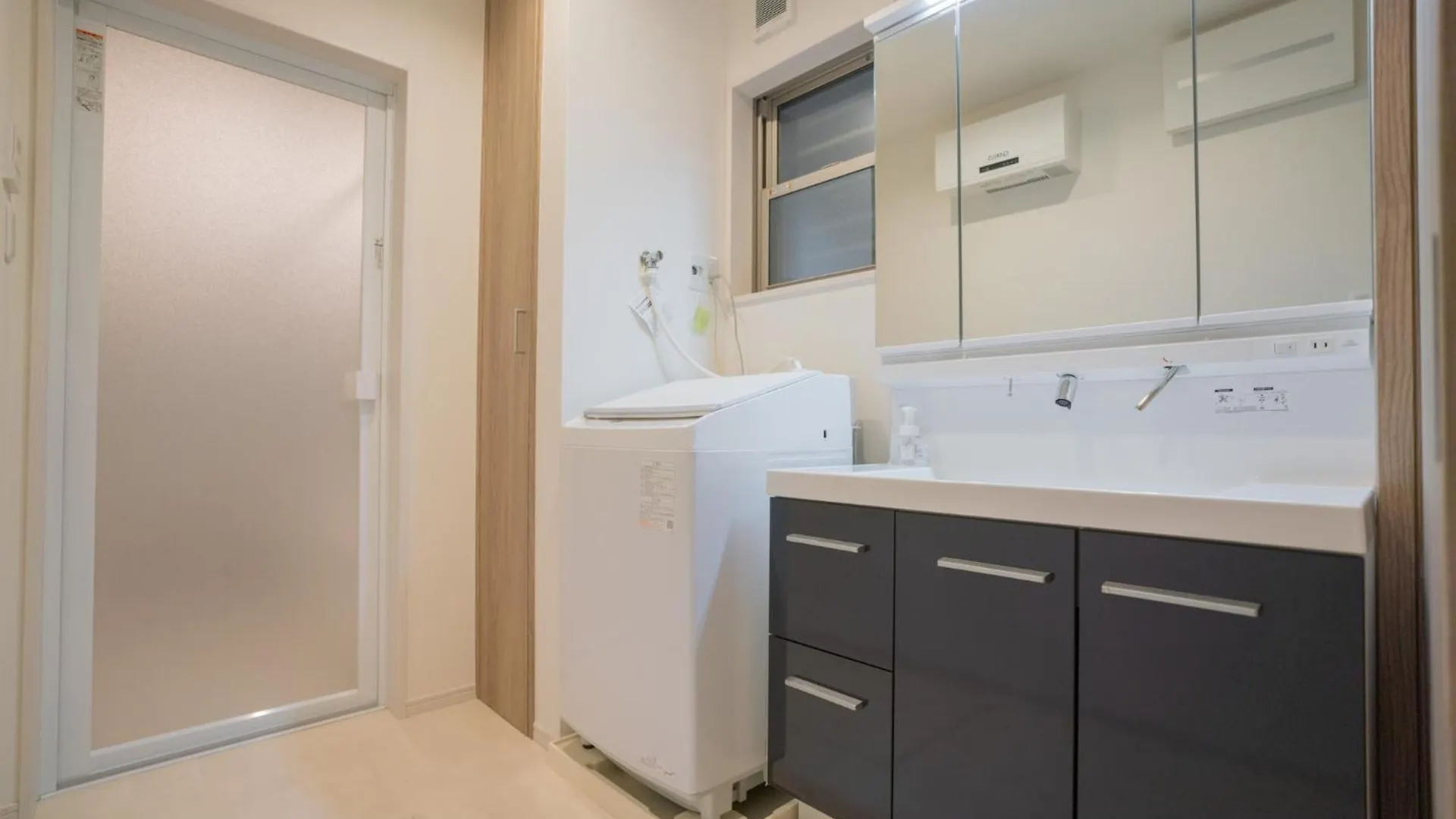 Luxury 4 Bedroom Apartment - Vacation Stay 18460 Osaka